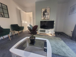 Contractor Friendly Spacious 3 Bed with Private Parking and Free WiFi